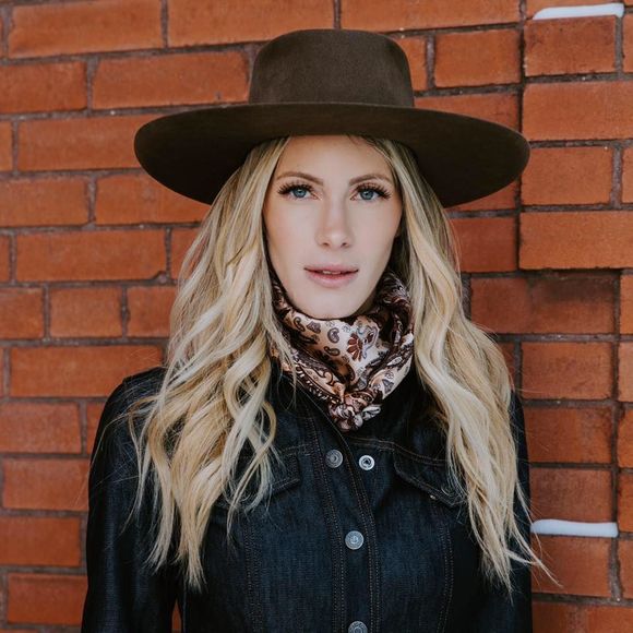 Meet your Posher, Karissa - Picture 1 of 1